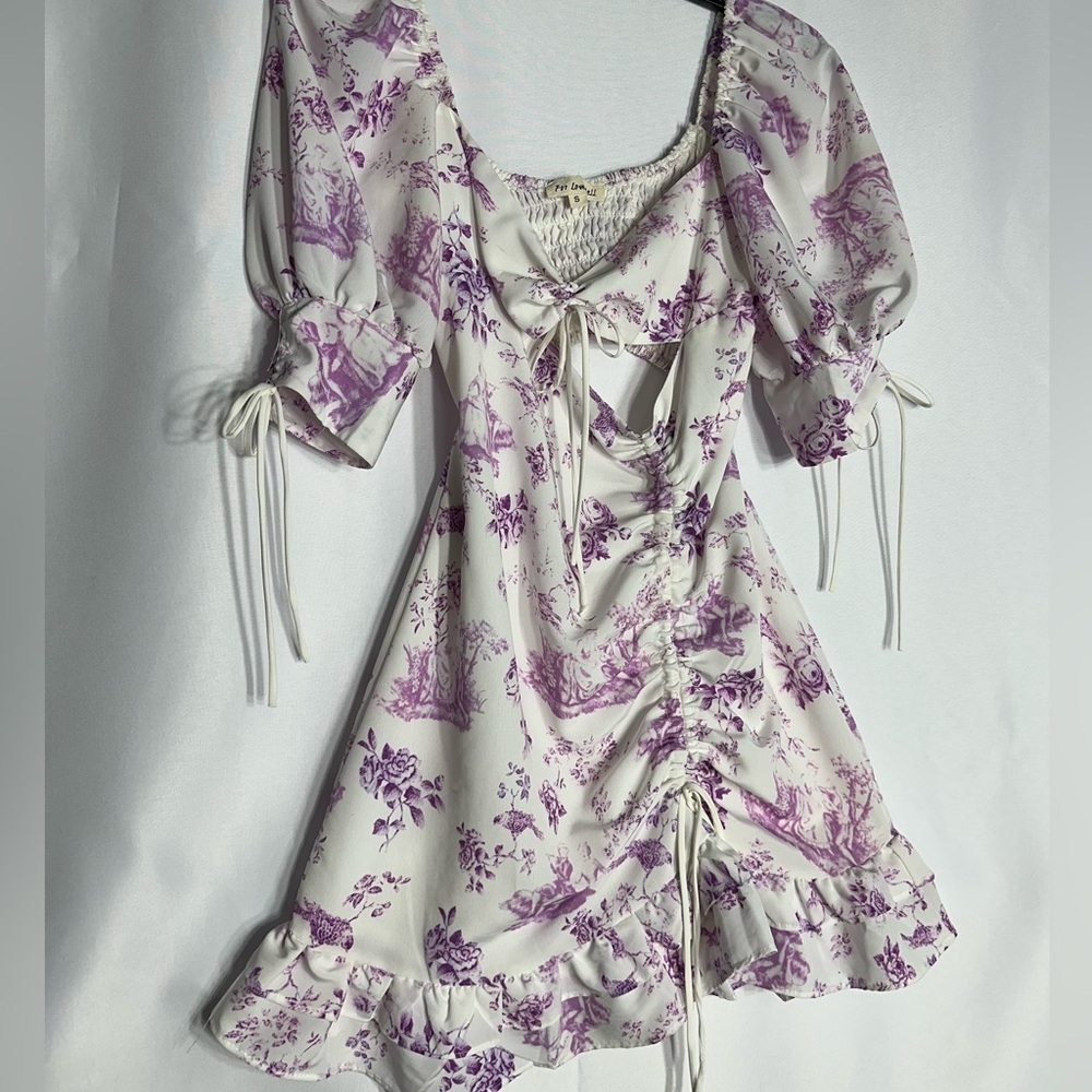 For love Bell Floral Purple and White Dress size S pre owned Exellent condition.